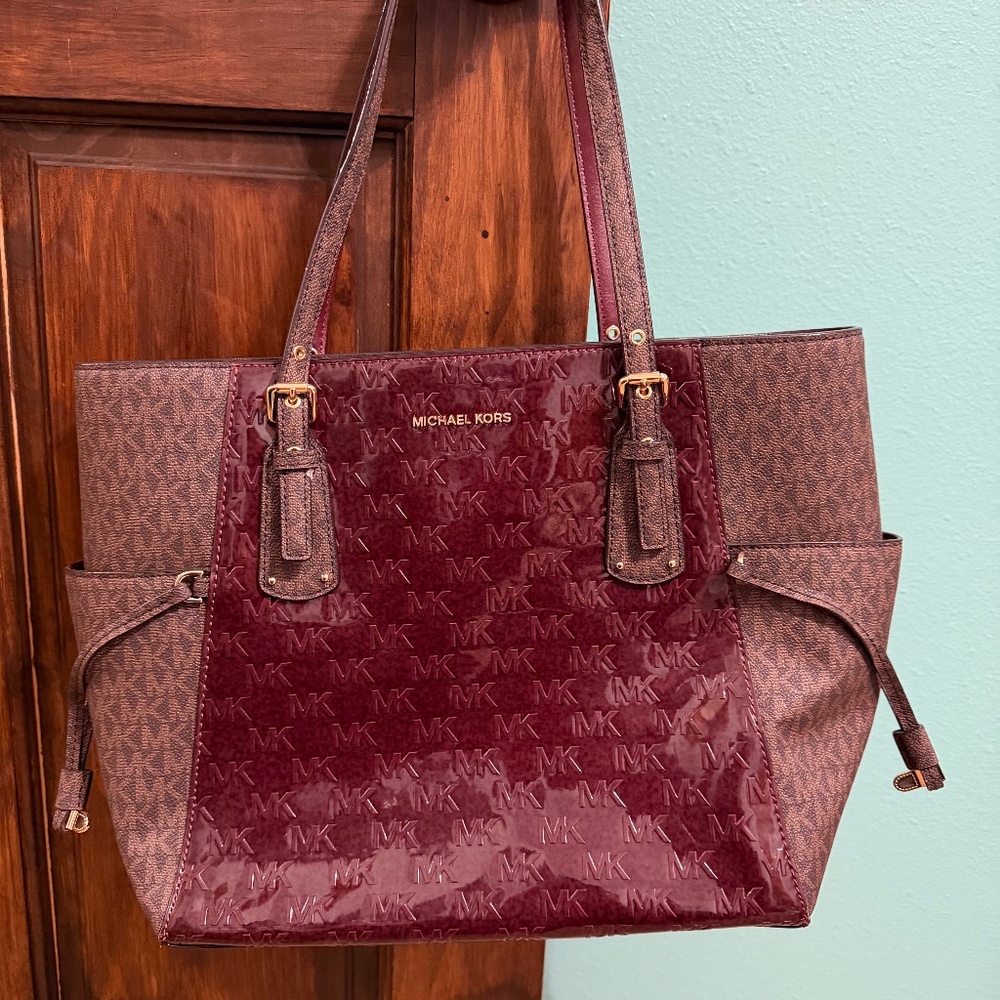 👜 Michael Kors Signature & Patent Leather Tote – Excellent Condition